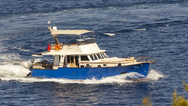 Yacht à moteur Maia