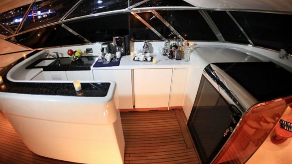 Yacht à moteur Mina II