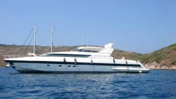 Yacht à moteur Mina II