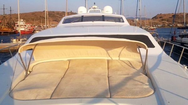 Yacht à moteur Mina II