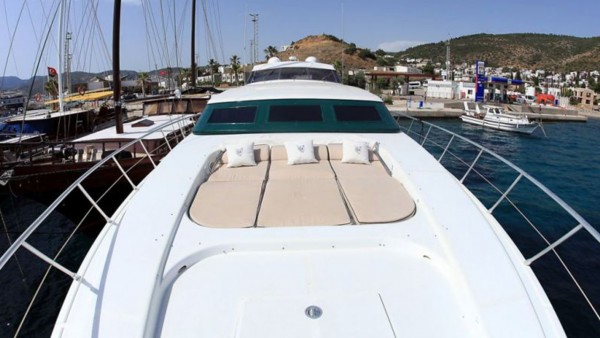 Yacht à moteur Mina II