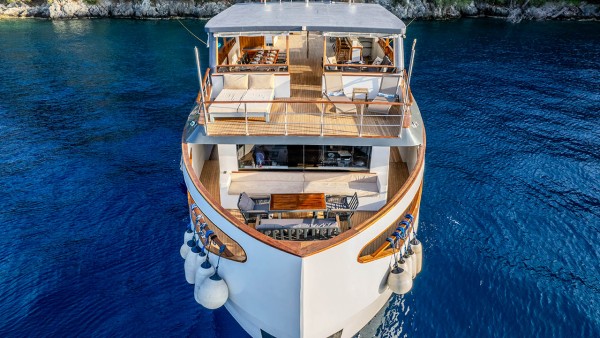 Yacht à moteur Nayk 3