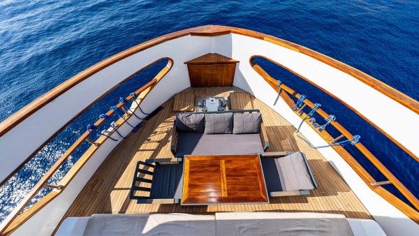 Yacht à moteur Nayk 3