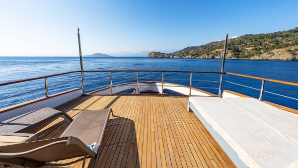 Yacht à moteur Nayk 3