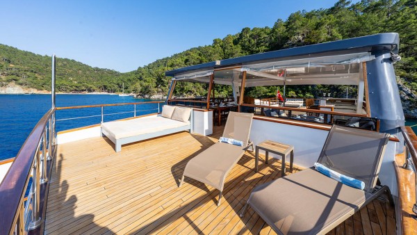 Yacht à moteur Nayk 3
