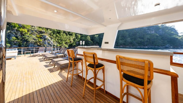 Yacht à moteur Nayk 3