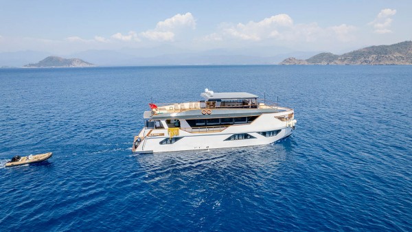 Yacht à moteur Nayk 3