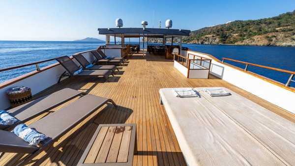 Yacht à moteur Nayk 3
