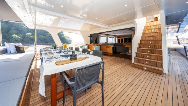 Yacht à moteur Nayk 3