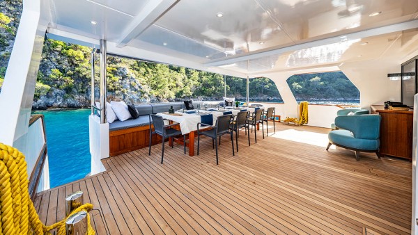 Yacht à moteur Nayk 3
