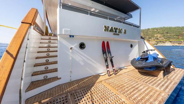 Yacht à moteur Nayk 3