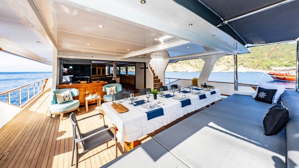 Yacht à moteur Nayk 3