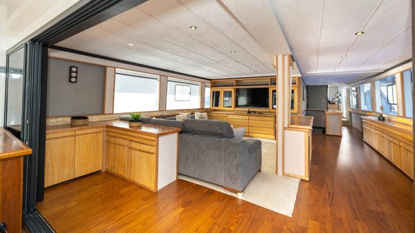 Yacht à moteur Nayk 3