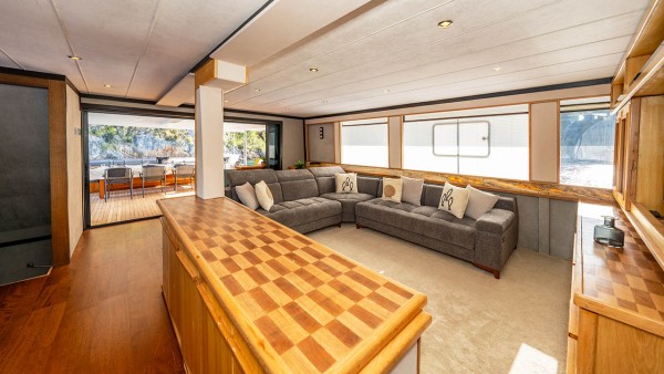 Yacht à moteur Nayk 3