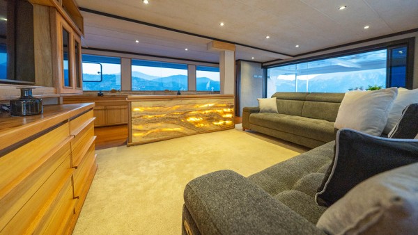 Yacht à moteur Nayk 3