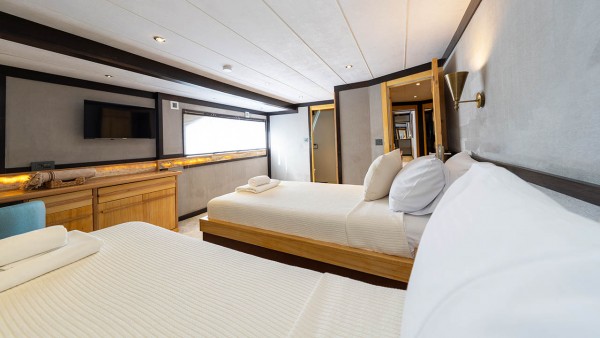 Yacht à moteur Nayk 3