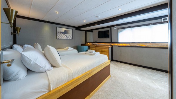 Yacht à moteur Nayk 3