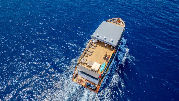 Yacht à moteur Nayk 3