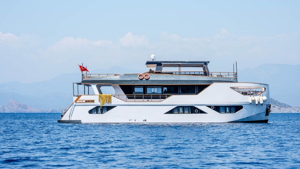 Yacht à moteur Nayk 3