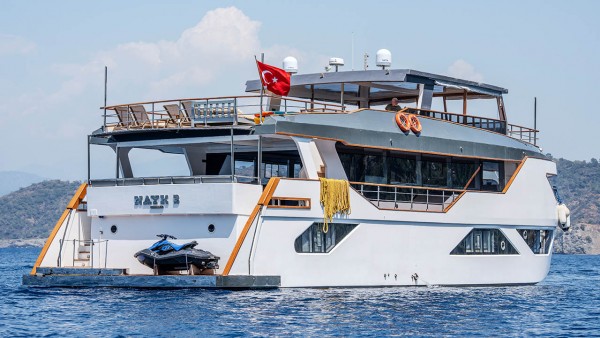 Yacht à moteur Nayk 3