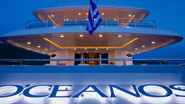 Yacht à moteur Oceanos