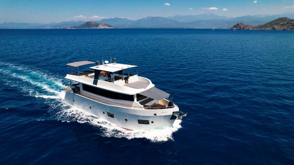 Oggusto Yacht à moteur