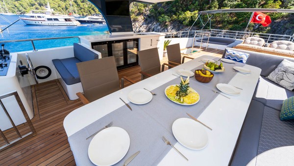 Yacht à moteur Oggusto