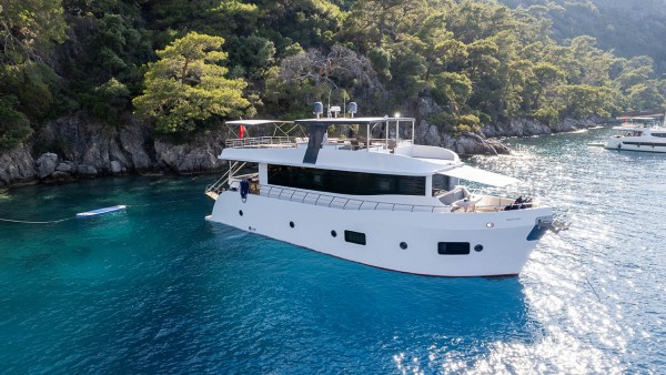 Yacht à moteur Oggusto