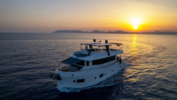 Yacht à moteur Oggusto