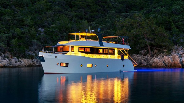 Yacht à moteur Oggusto