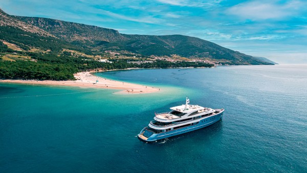 Yacht à moteur Ohana