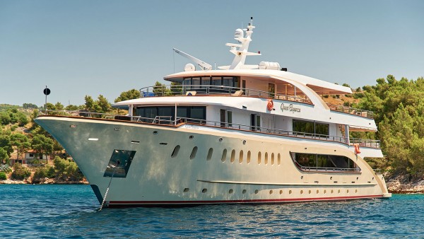 Yacht à moteur Queen Eleganza