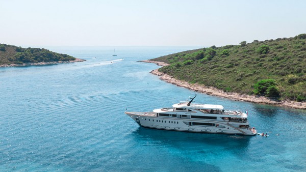 Yacht à moteur Riva