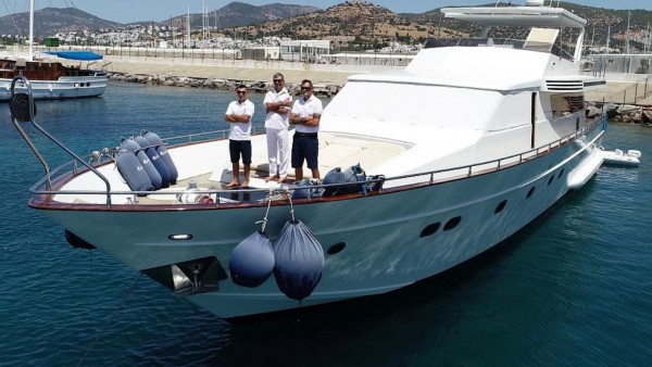 Yacht à moteur Rose 25