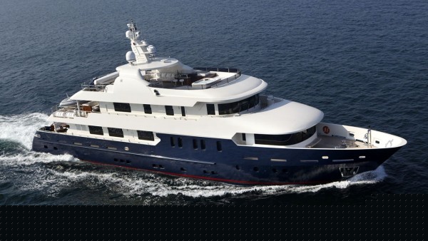 Yacht à moteur Serenity II