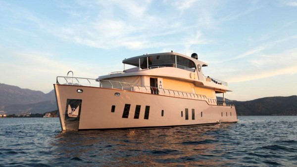 Yacht à moteur Simay F