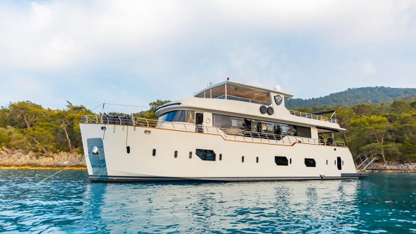 Simay M Yacht à moteur