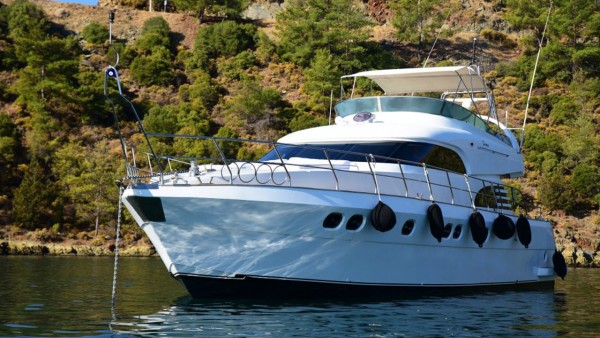 Yacht à moteur Sirocco