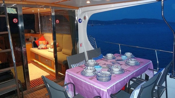 Yacht à moteur Syana
