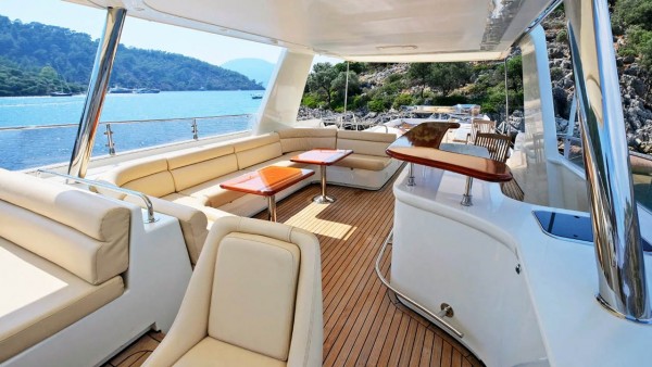 Yacht à moteur Vanguard