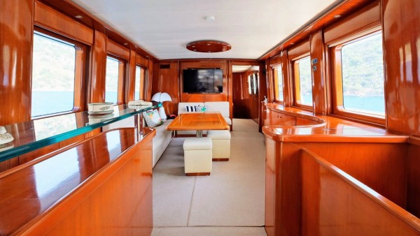 Yacht à moteur Vanguard