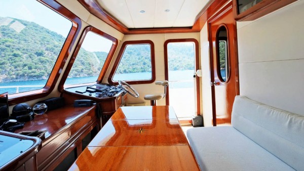 Yacht à moteur Vanguard