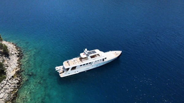 Yacht à moteur Vanguard