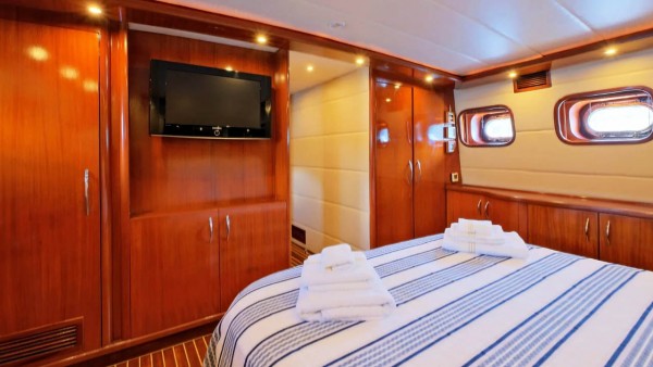 Yacht à moteur Vanguard