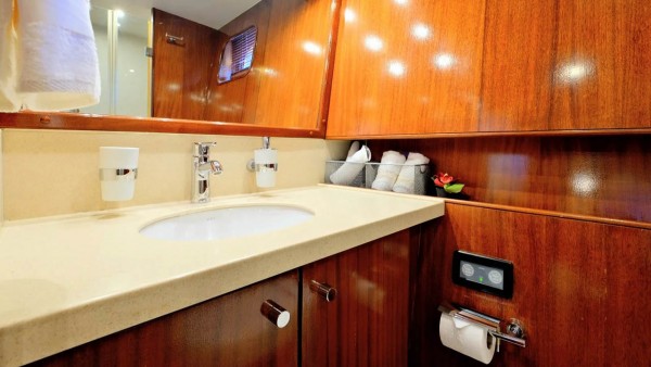 Yacht à moteur Vanguard