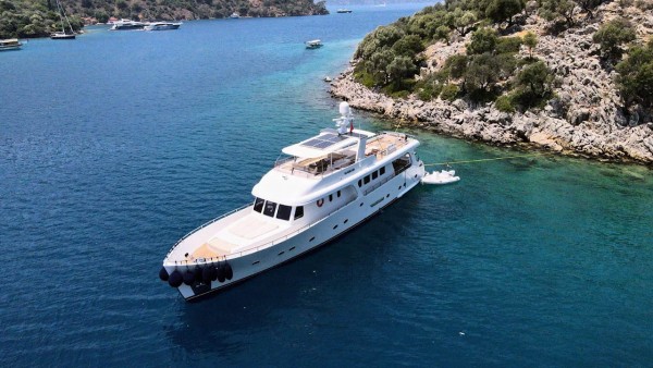 Yacht à moteur Vanguard