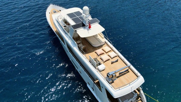 Yacht à moteur Vanguard