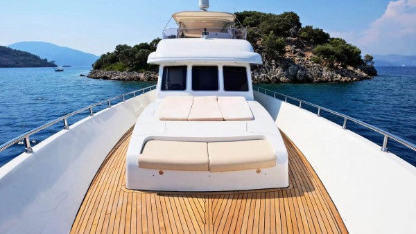 Yacht à moteur Vanguard
