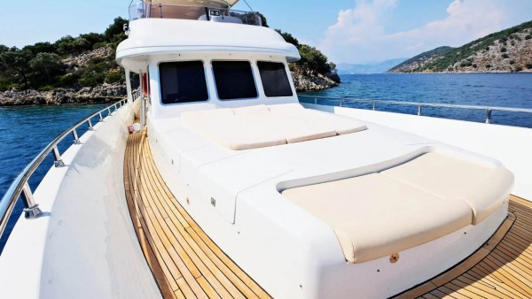Yacht à moteur Vanguard