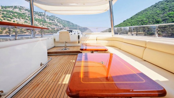 Yacht à moteur Vanguard